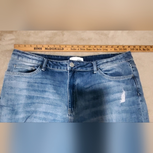 VERVET Plus Size - Like New Size 20 Distressed Vervet Jeans - Picture 5 of 9